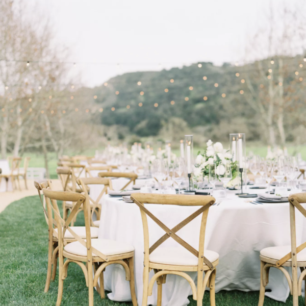 How to Design Your Wedding Dinner Without Breaking The Bank 