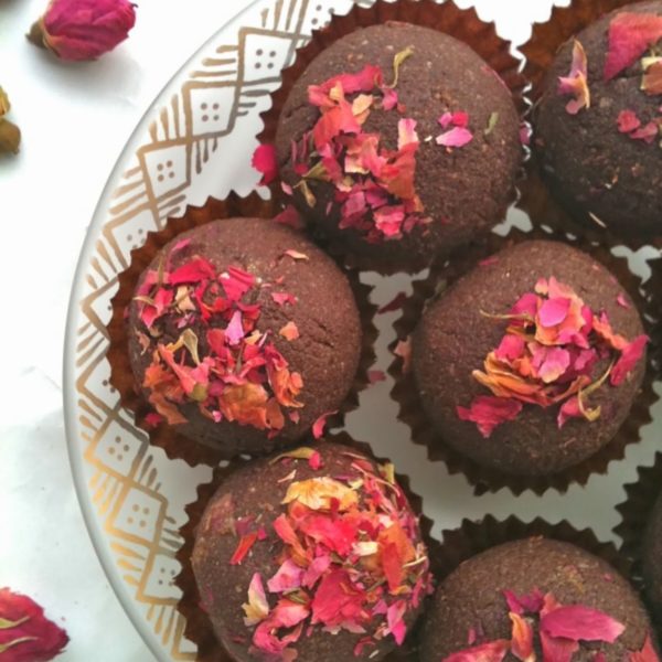 How to Pull Off Pressed Flower Chocolate Wedding Favors Like a Pro