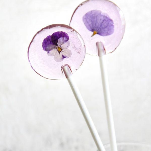 Sweet Treat: Pressed Flower Lollipops